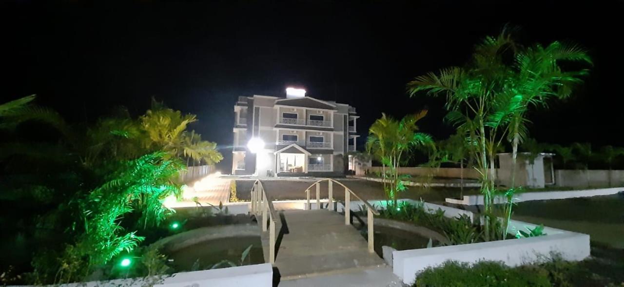 Winds N Waves Hotel Alībāg Buitenkant foto
